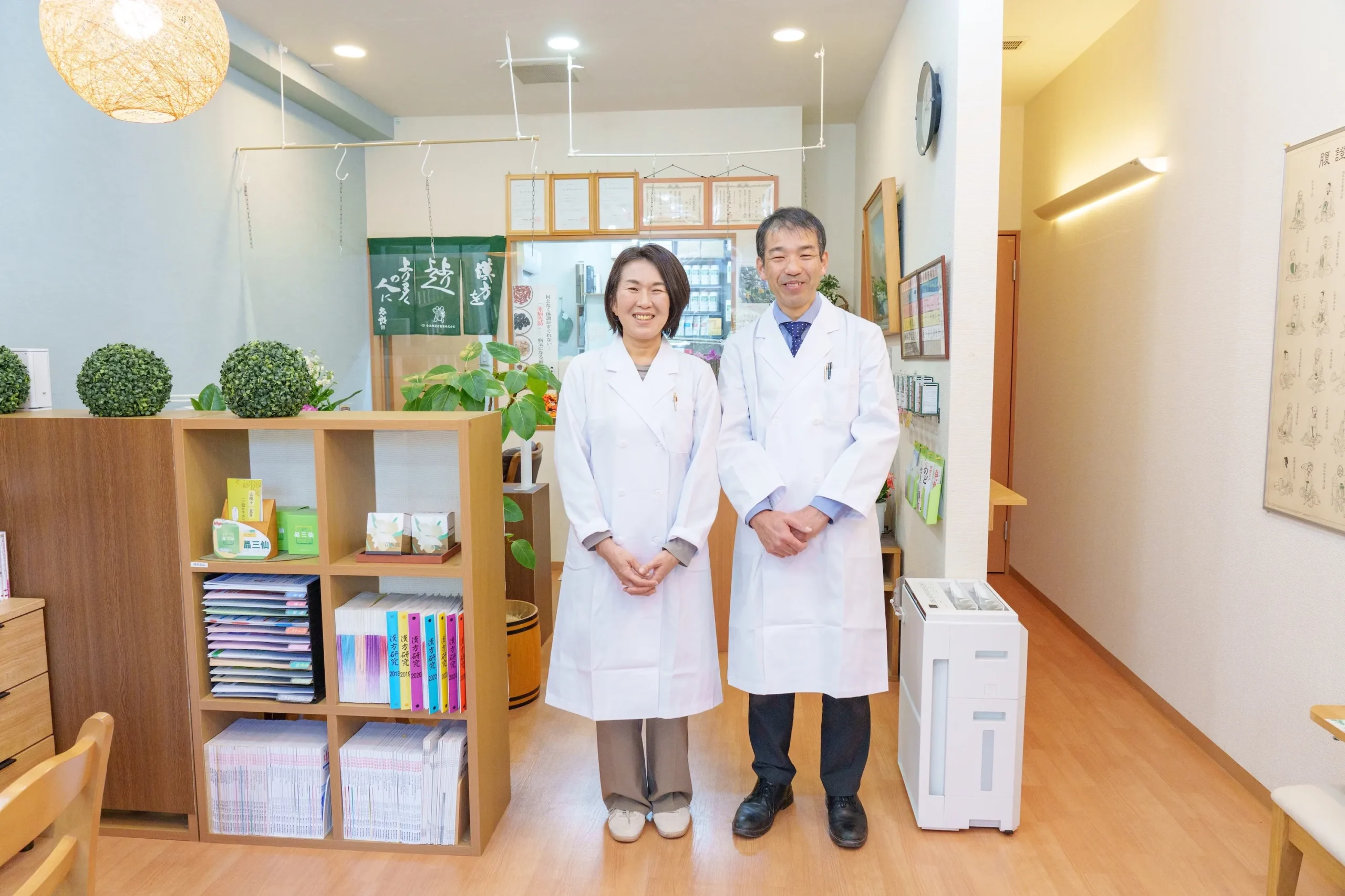 漢方専門なりた安心堂薬局紹介ページの薬剤師スタッフ写真