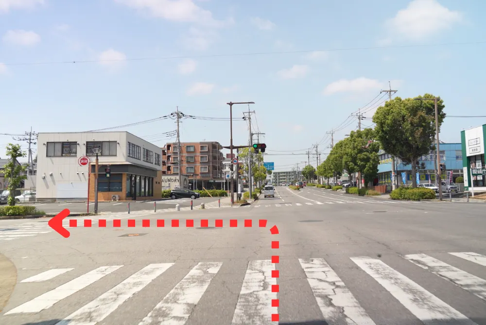 漢方専門なりた安心堂薬局にお車でお越しの方へ、店舗駐車場までをご案内する道順写真