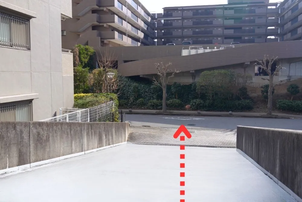 漢方専門なりた安心堂薬局にお車でお越しの方へ、店舗までをご案内する道順写真