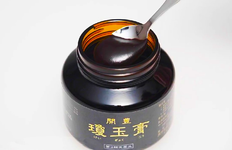 1回 スプーンすり切り1杯( 約5g )が服用の目安 瓊玉膏の写真